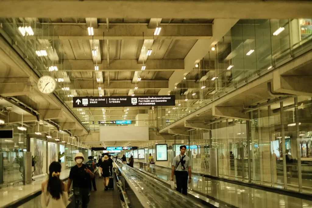 hall-aeroport-controle-visa-arrivee 